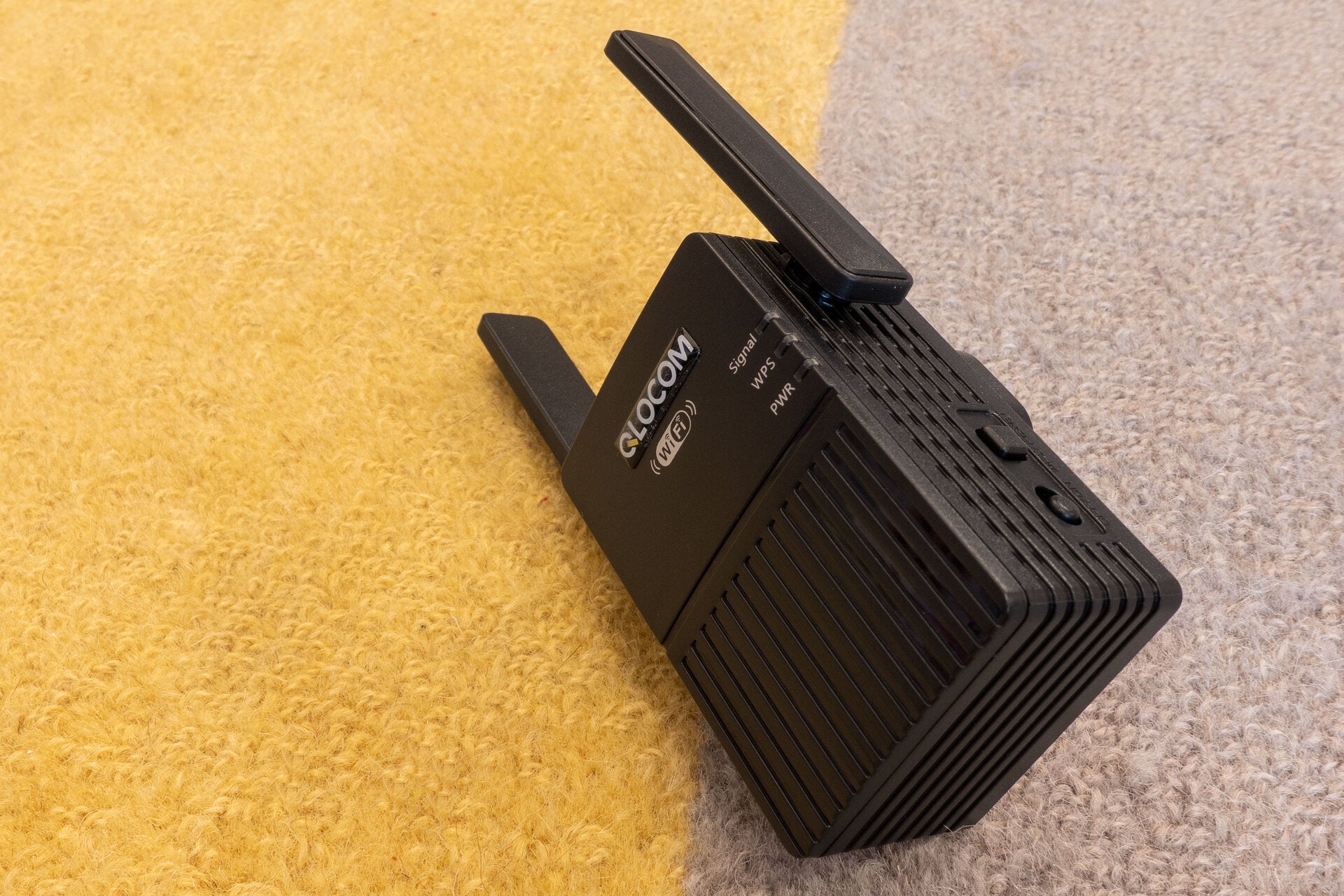 Qlocom Wi-Fi Range Extender Booster N300-B-RN1 côté