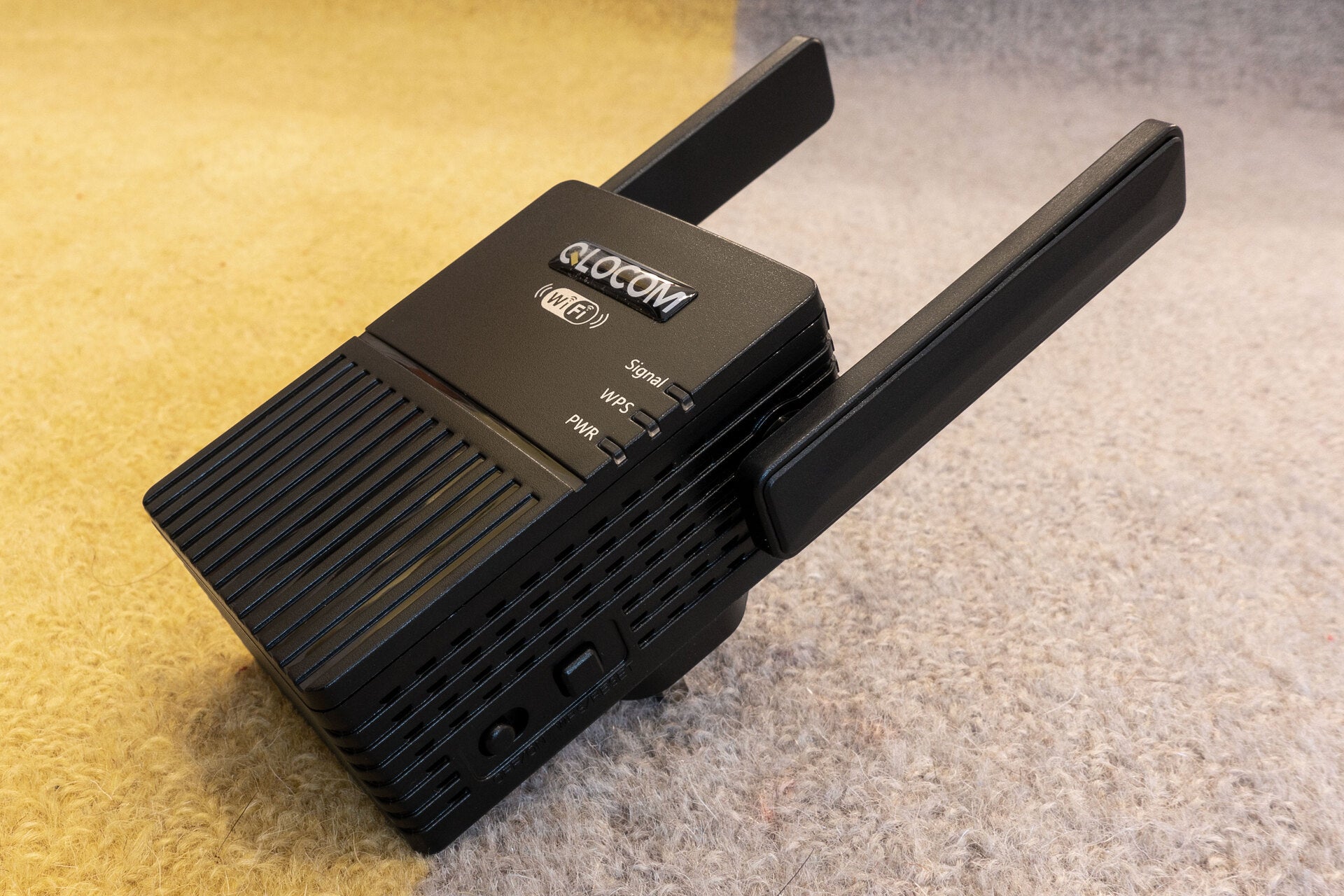 Qlocom Wi-Fi Range Extender Booster N300-B-RN1 LED