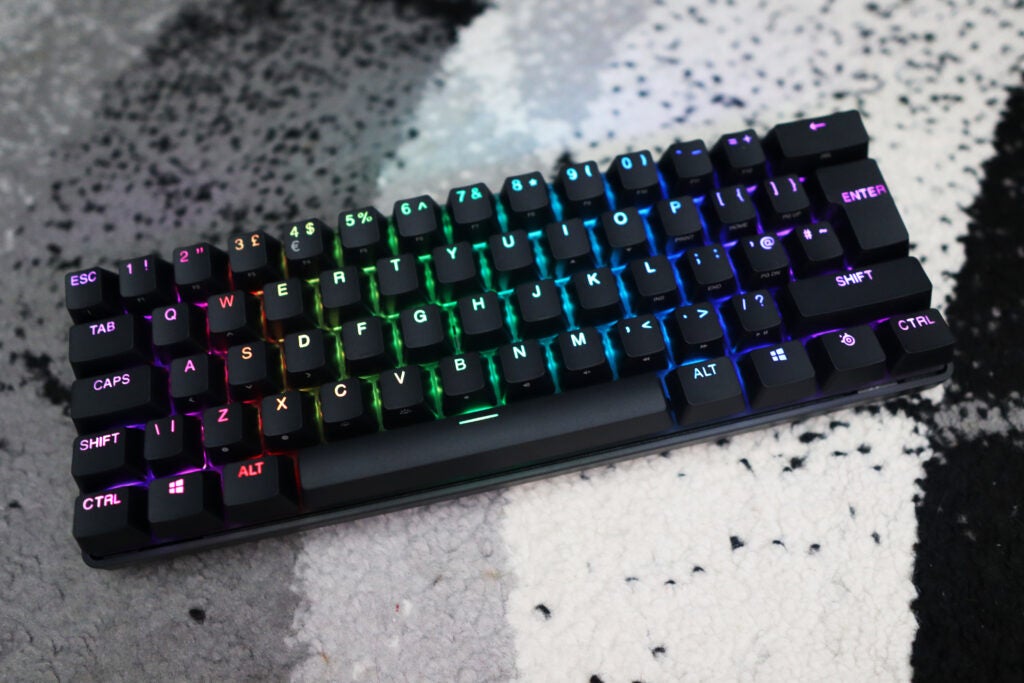 Le clavier sans fil Apex Pro Mini s'allume