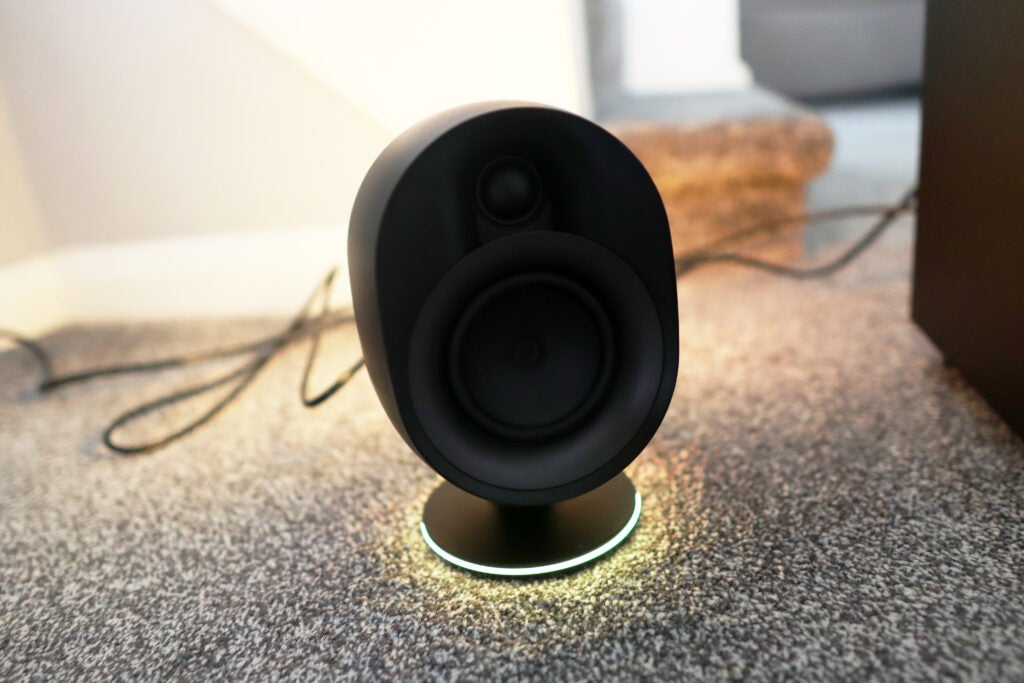 L'une des enceintes de la SteelSeries Arena Black