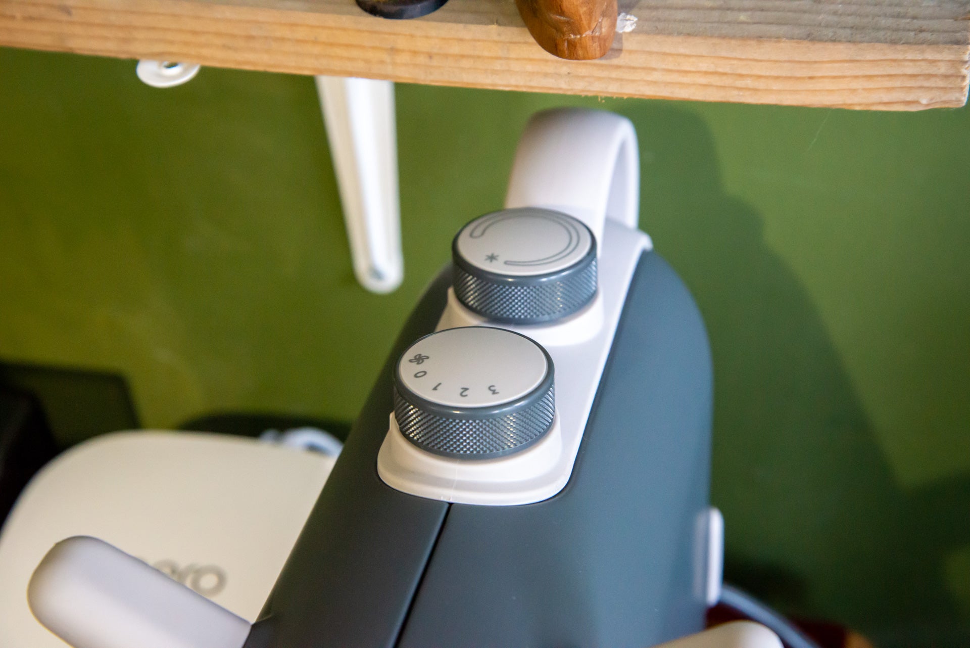 Commandes du radiateur soufflant De'Longhi Capsule Fit