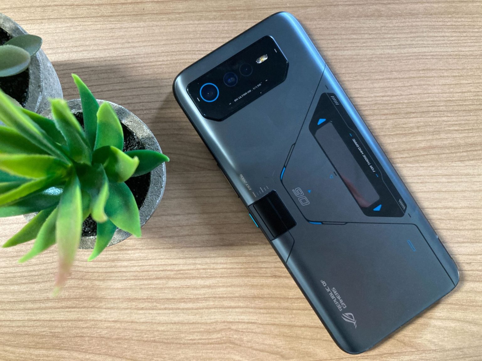 1670307388 Asus ROG Phone 6D Ultimate vs Asus ROG Phone 6