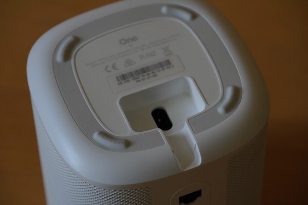 Dessous de l'enceinte Sonos One SL