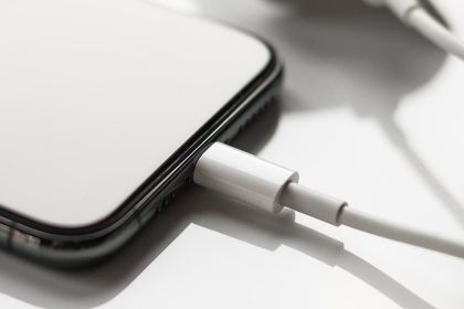 1670977939 Un chargeur MacBook Pro peut il charger rapidement un iPhone ou