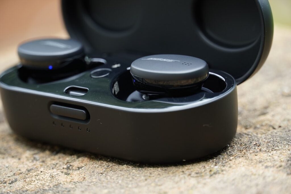 Vue latérale des écouteurs Bose Sports