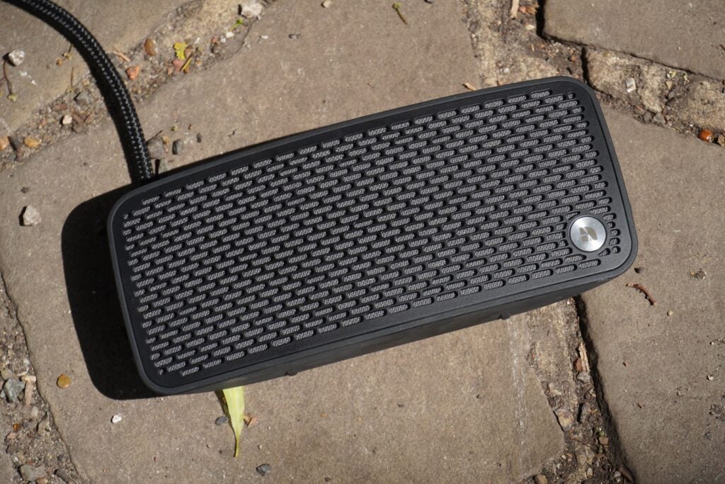 Audio Pro P5 sur trottoir