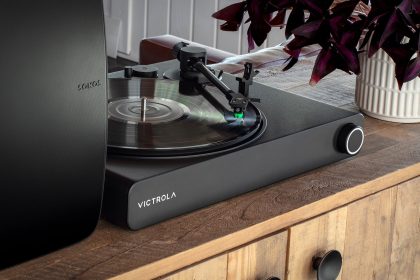 1673261302 La platine vinyle Victrola Stream Onyx est concue sur mesure