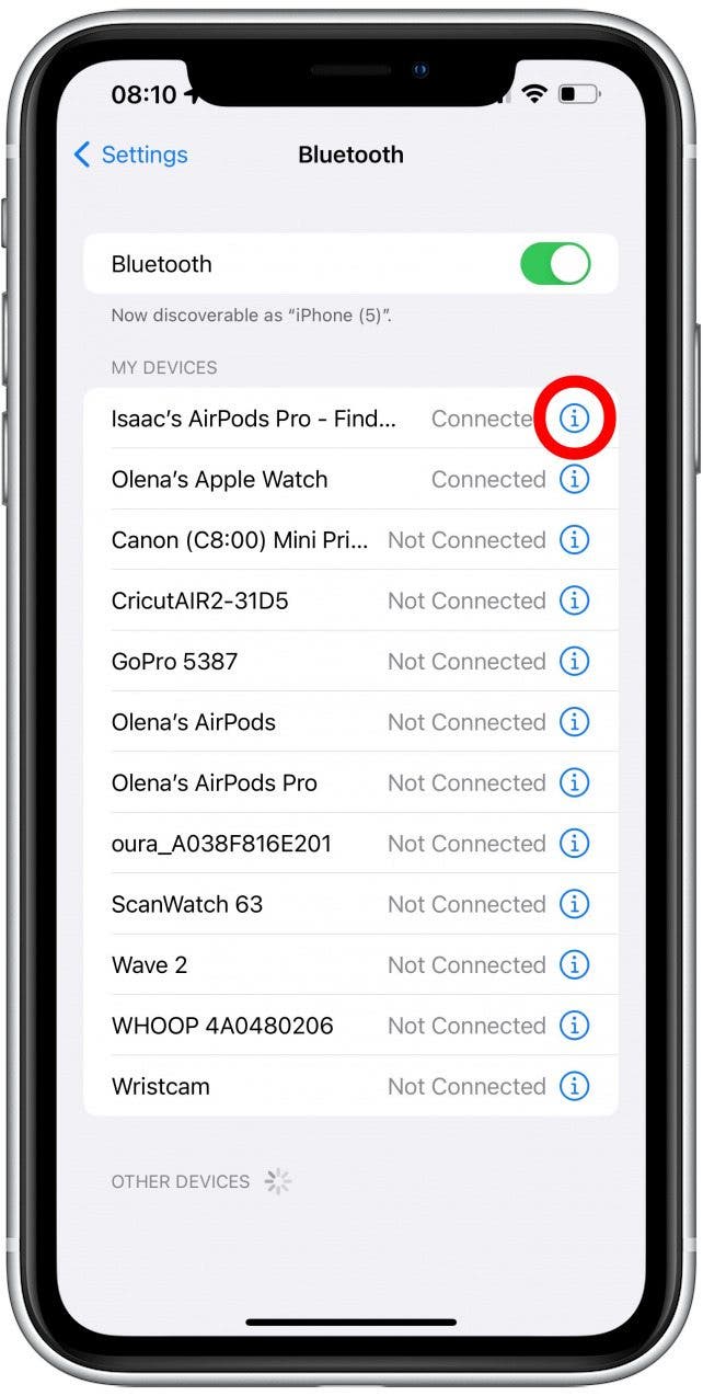 À côté des AirPods, appuyez sur l'icône i.
