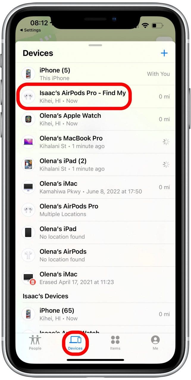 Bien qu'il soit possible d'ajouter des écouteurs tiers à Find My, ils apparaîtront dans l'onglet Articles.  Les vrais AirPods s'affichent dans l'onglet Appareils.