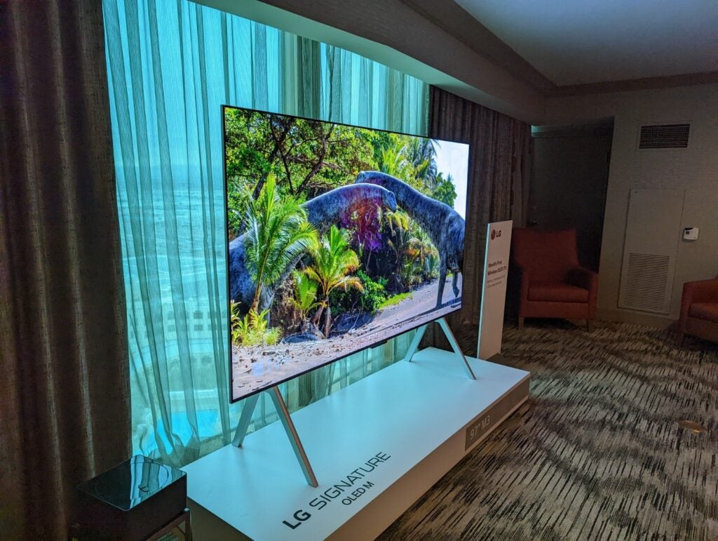 LG M3 OLED vu de côté
