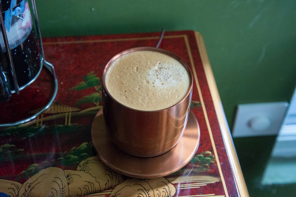 Tasse de braise pleine
