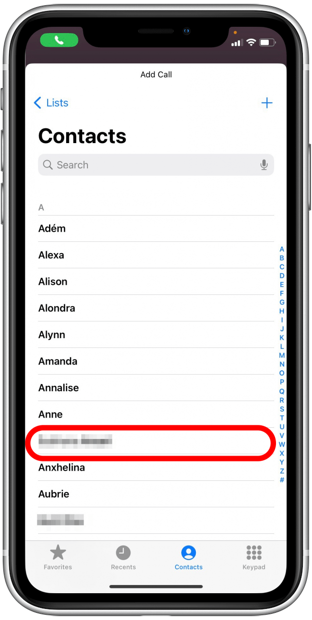 Sélectionnez la personne que vous souhaitez ajouter à l'appel dans votre liste de contacts