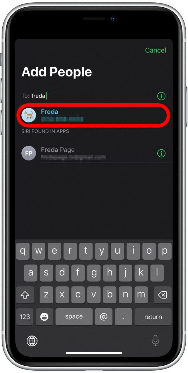 Sélectionnez le contact que vous souhaitez ajouter à votre appel de groupe.