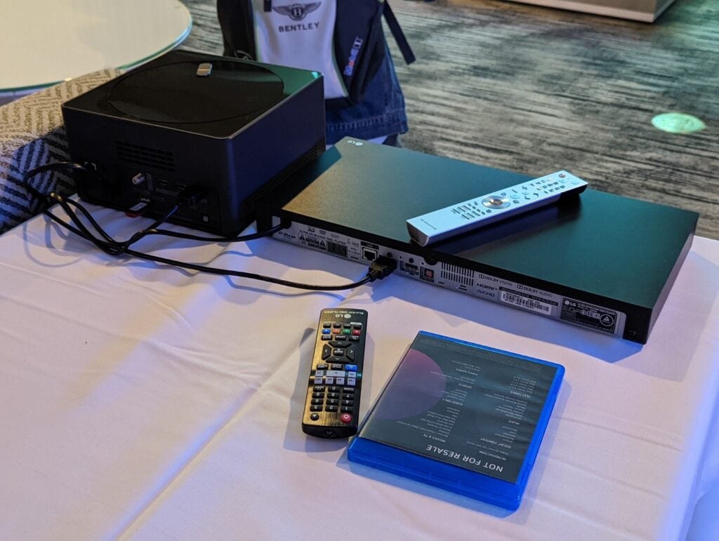 Télécommandes et boitier de connexion LG M3 OLED