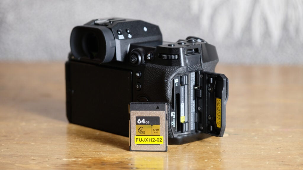 Emplacements pour cartes Fujiflim X-H2