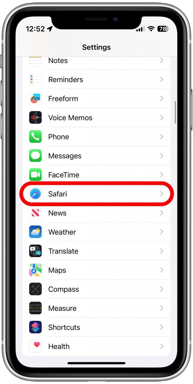 Ouvrez l'application Paramètres et appuyez sur Safari.