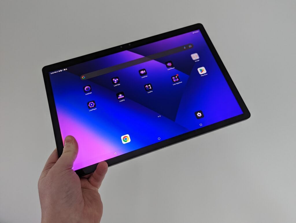 Tenir le # Nubia Pad 3D d'une main