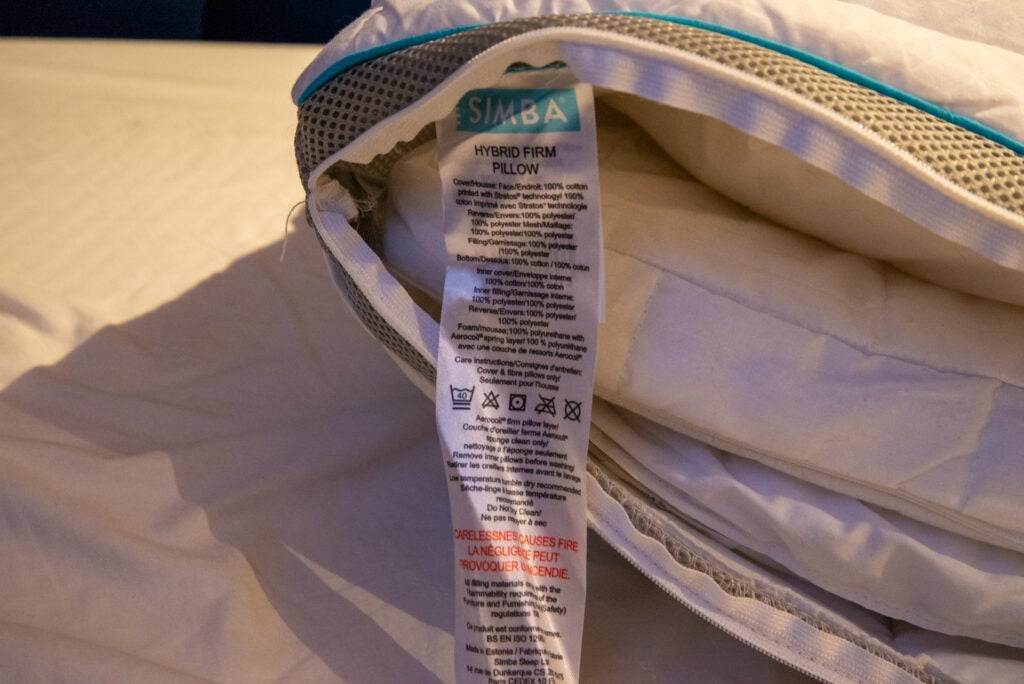 Instructions de lavage de l'oreiller ferme hybride Simba