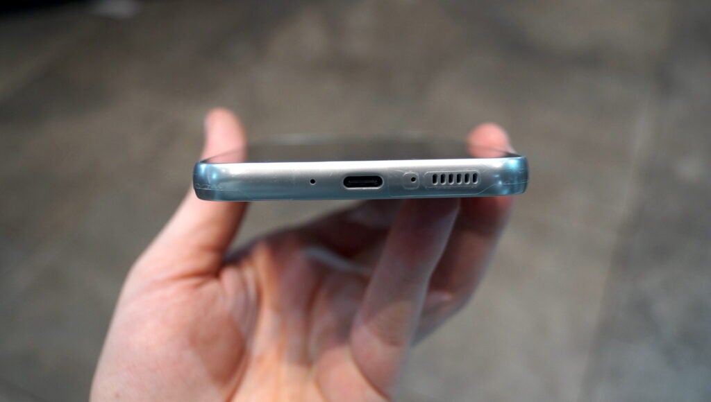 Samsung Galaxy A34 en main