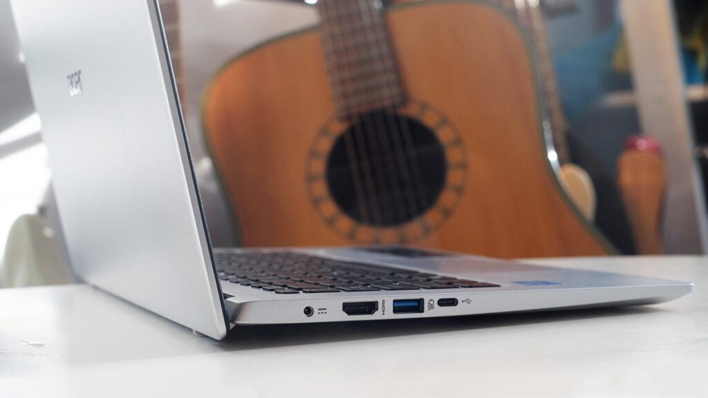 Les ports sur la tranche gauche de l'Acer Swift 1