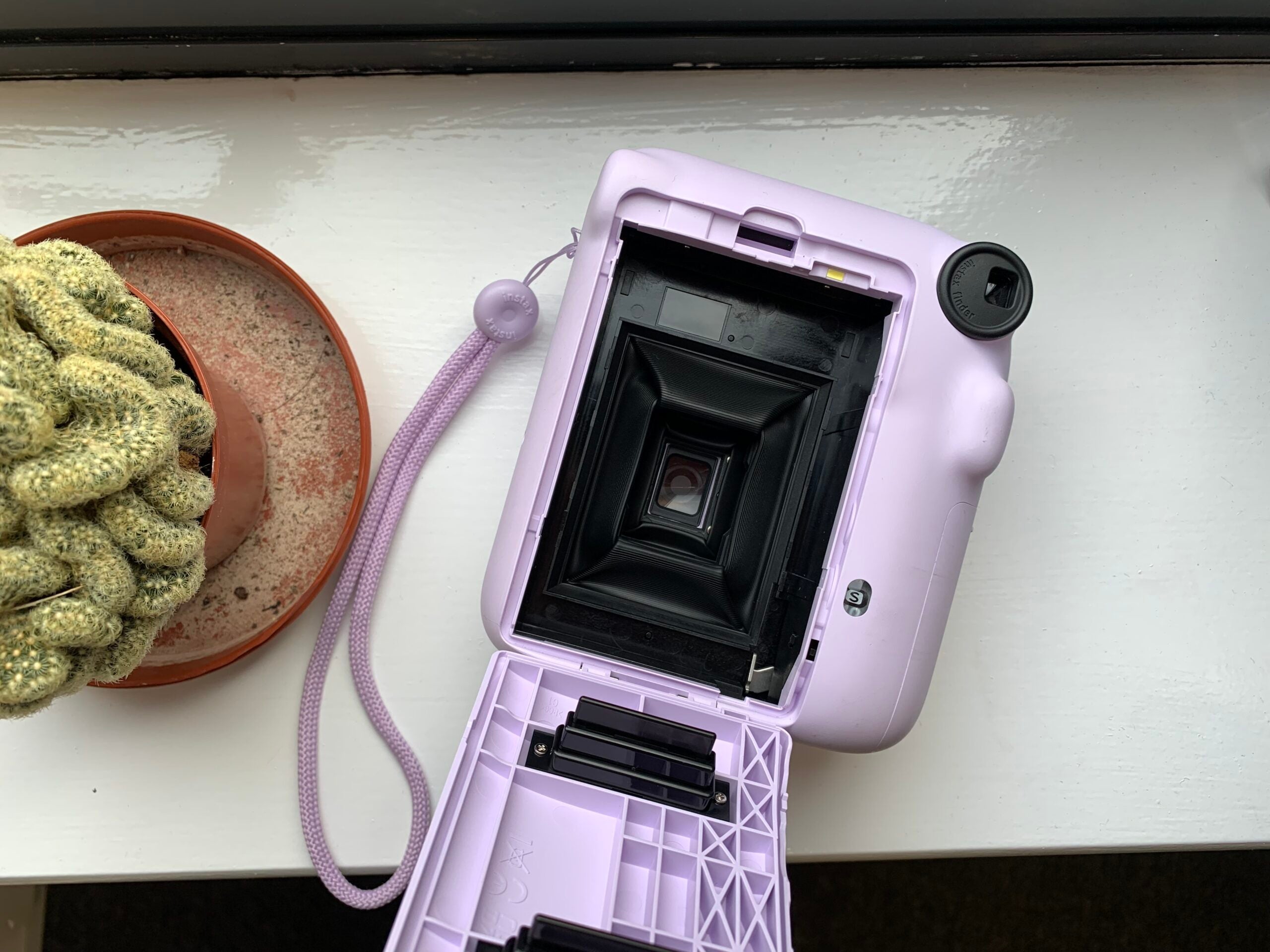1679053691 884 Comment charger un film dans un appareil photo Instax Mini