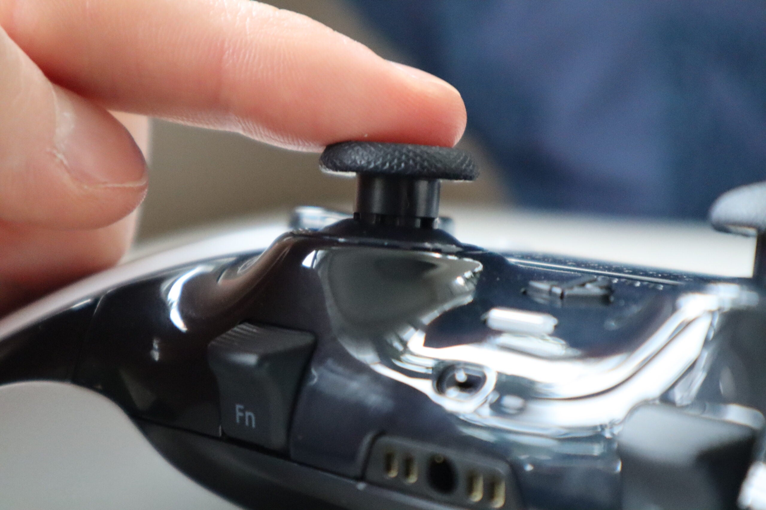 1679090895 154 Comment remplacer les capuchons du joystick sur le DualSense Edge