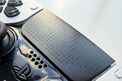 1679090901 Comment remplacer les capuchons du joystick sur le DualSense Edge