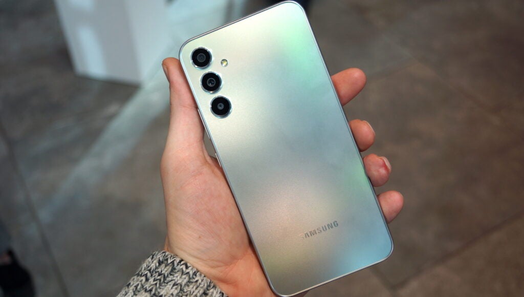 Samsung Galaxy A34 en main