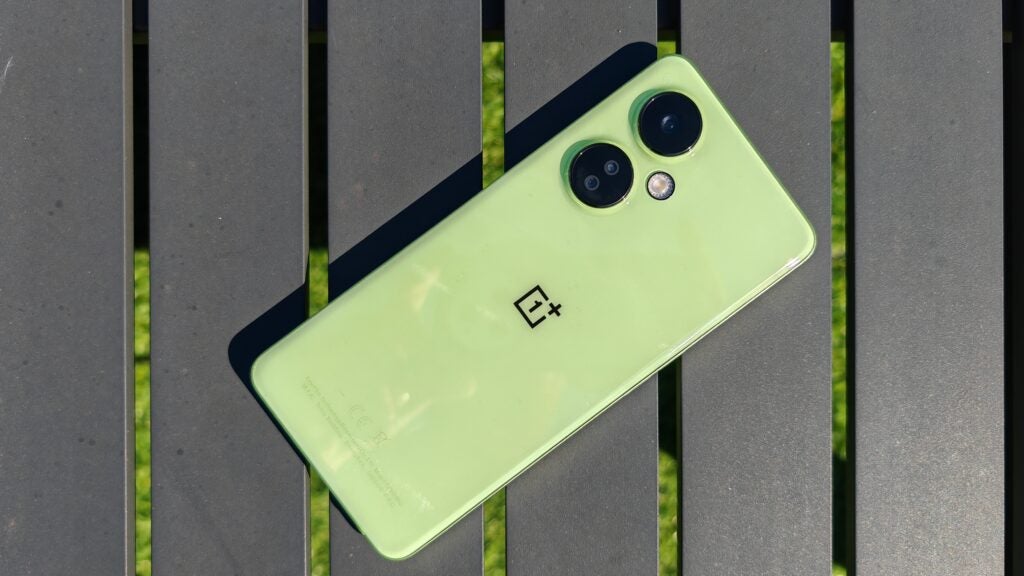 OnePlus Nord CE 3 Lite sur une table