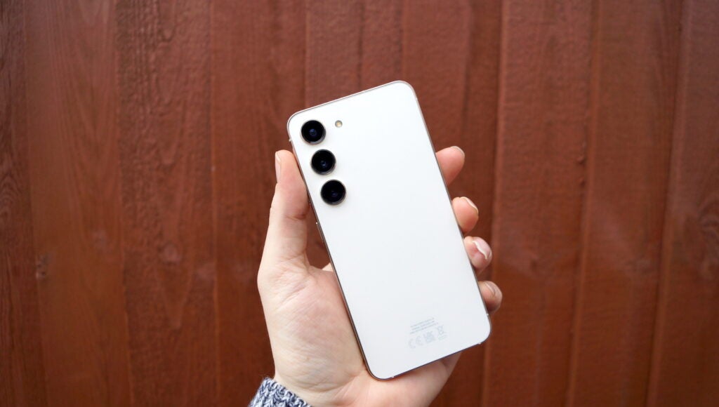 Samsung Galaxy S23 en main