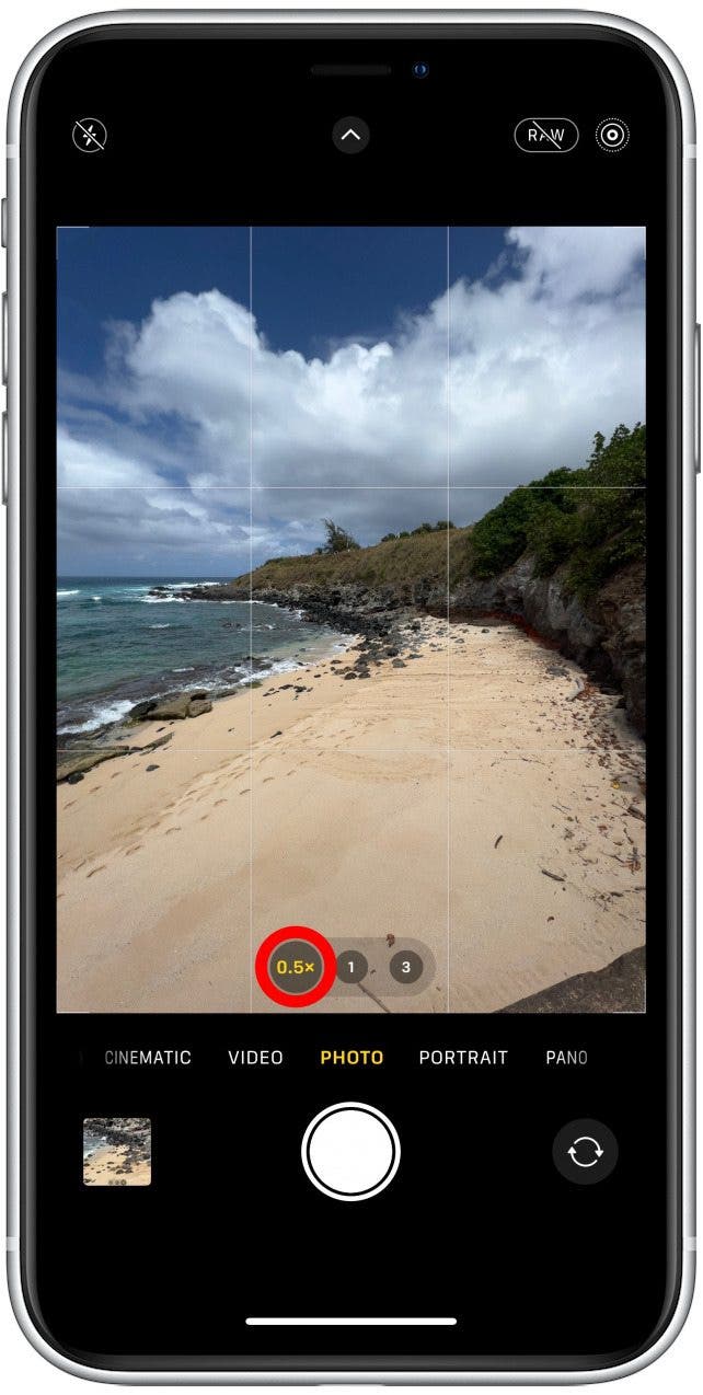 Appuyez sur 0,5x pour effectuer un zoom arrière et utiliser l'objectif Ultra Wide.
