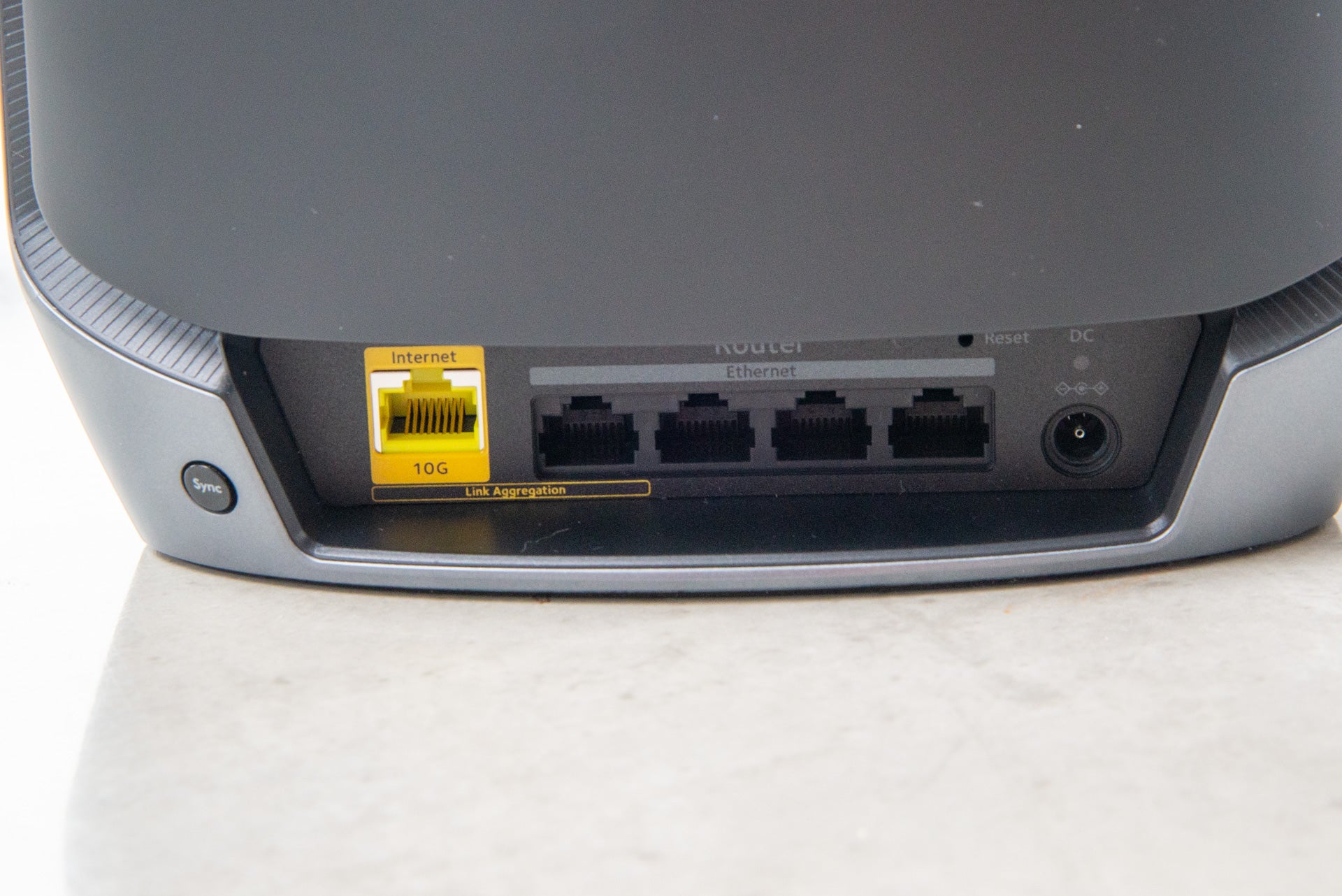 Ports du routeur Netgear Orbi RBK863