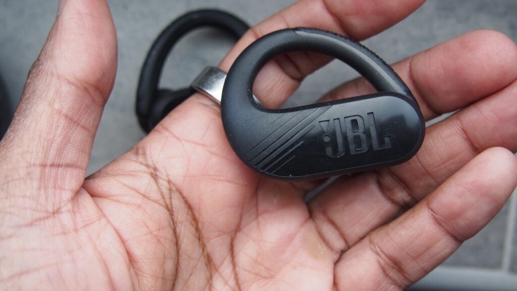 jbl enurance peak 3 en main