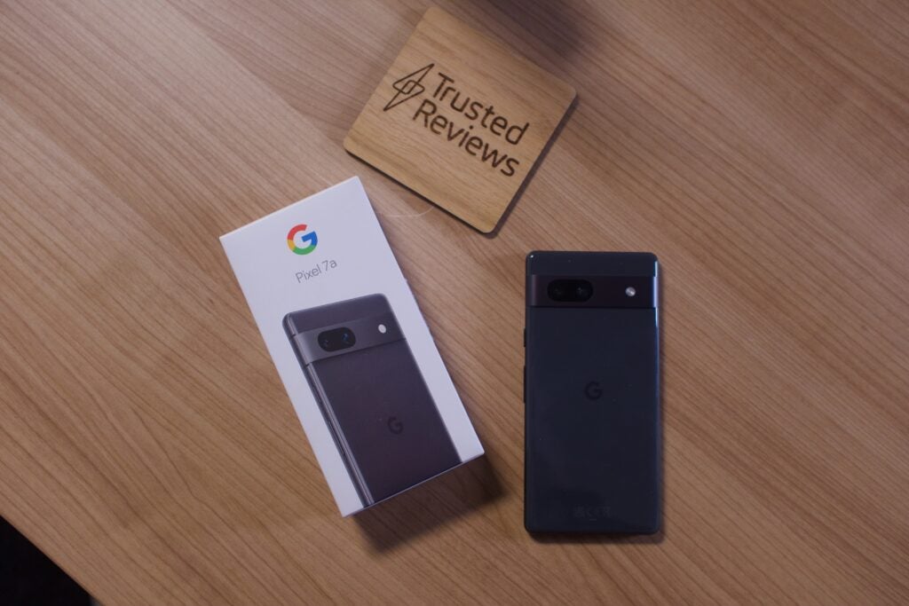 Google Pixel 7a de retour en Charcoal et en boîte