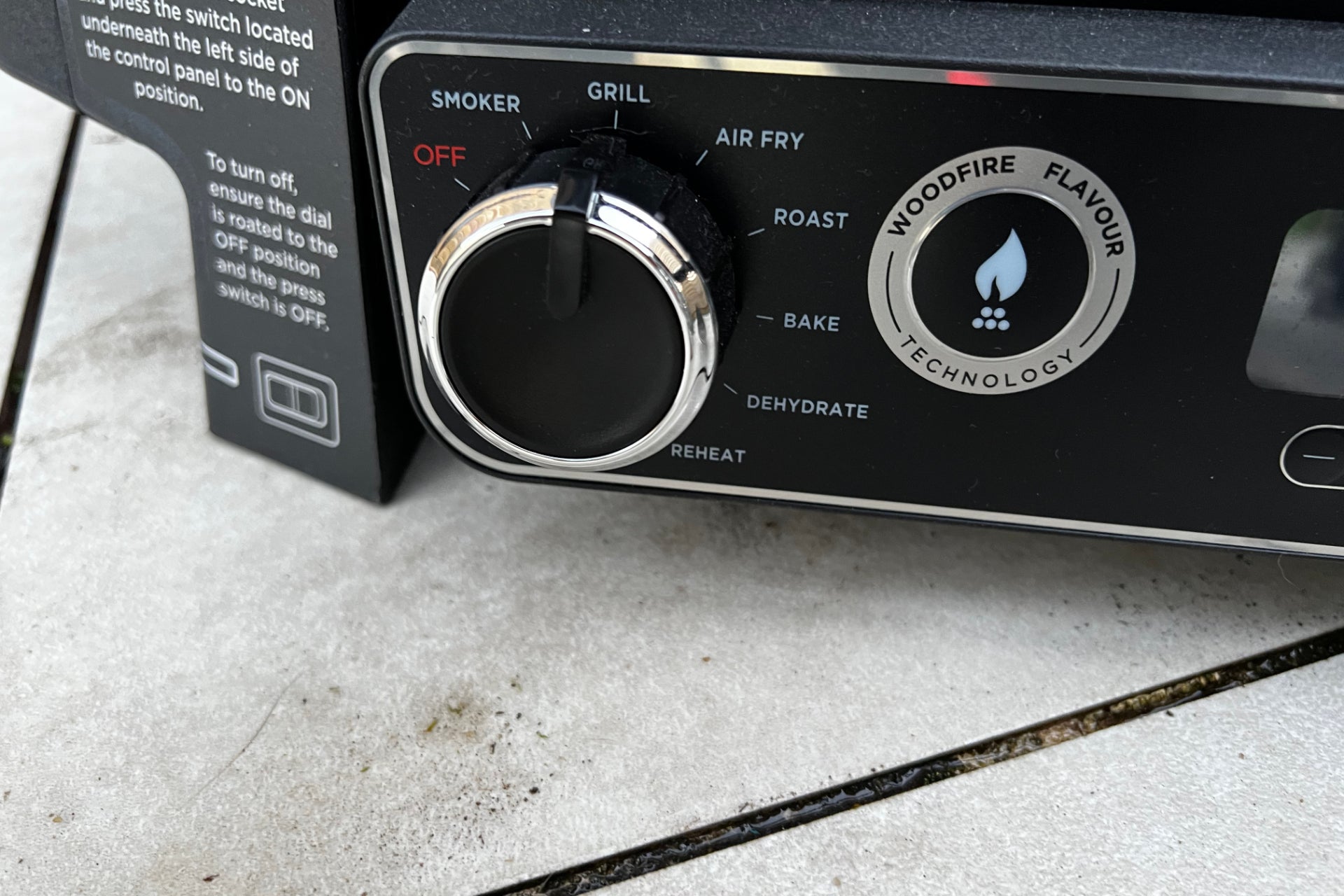 Grille de barbecue et fumoir électrique Ninja Woodfire OG701UK