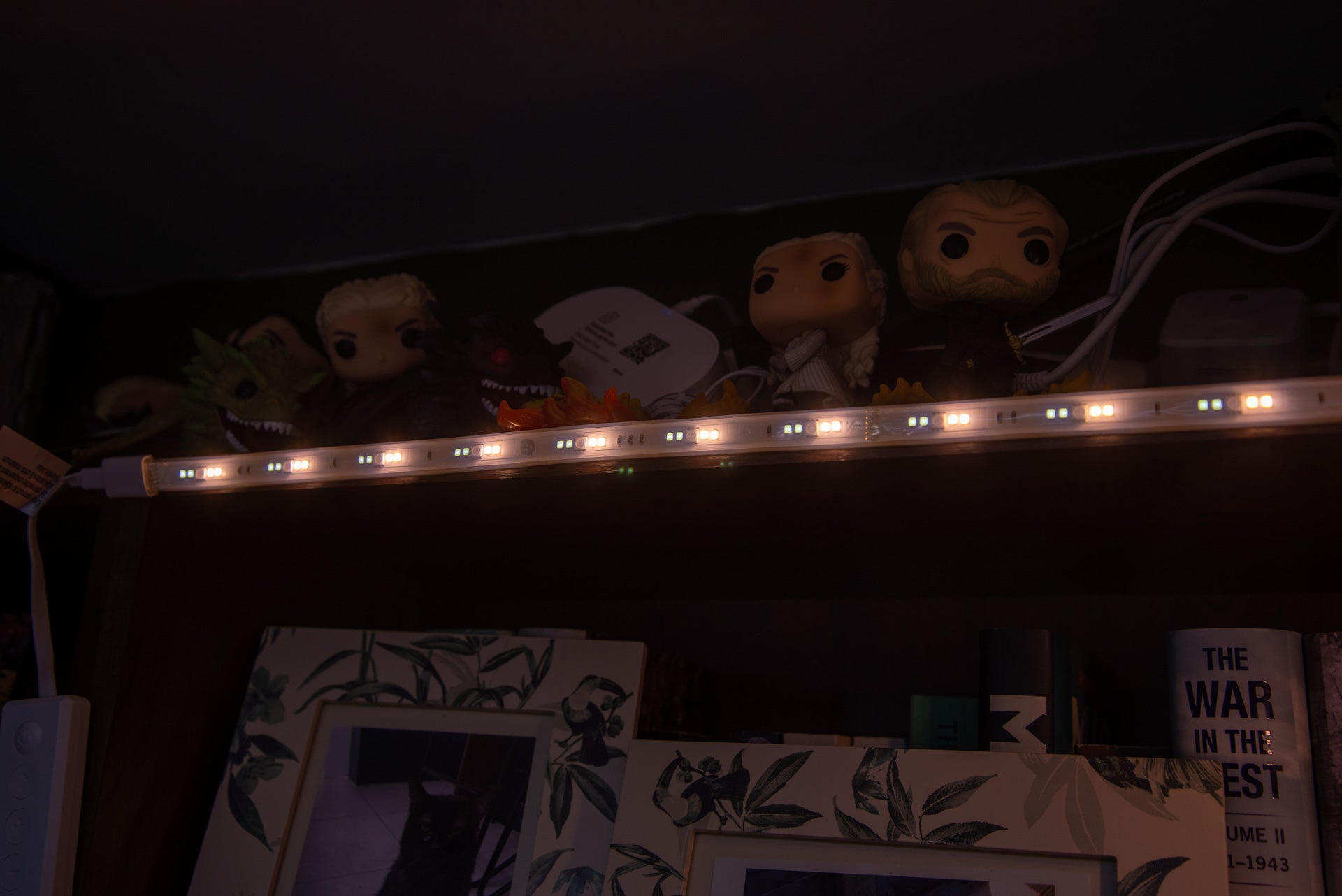 Nanoleaf Essentials Matter Smart Lightstrip illuminé