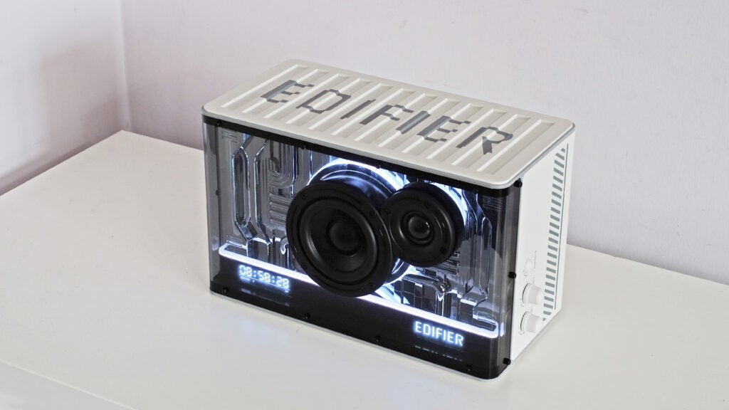 Edifier QD35 sur une table