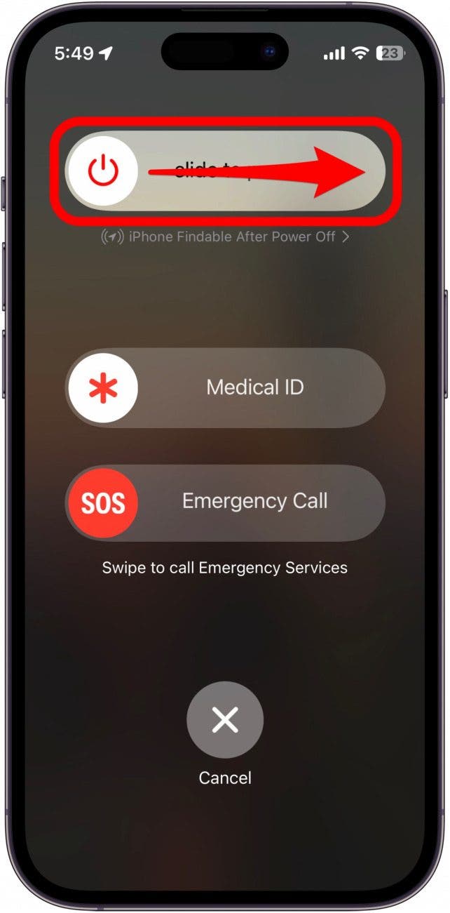 Capture d'écran de l'iPhone montrant le menu des options d'alimentation avec le curseur d'alimentation souligné et une flèche indiquant de faire glisser le curseur vers la droite