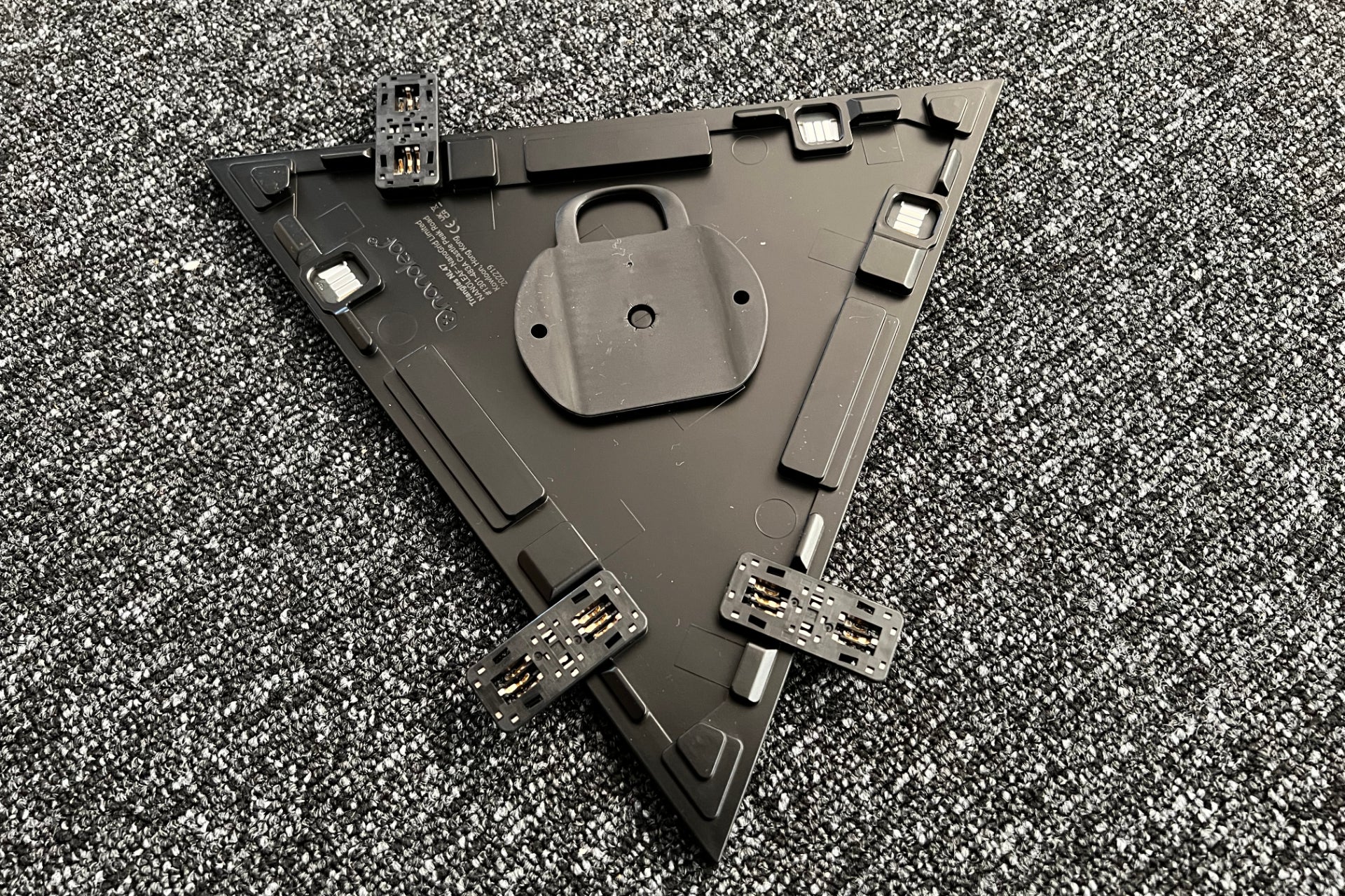Nanoleaf Shapes Édition Limitée Triangles Ultra Noirs arrière