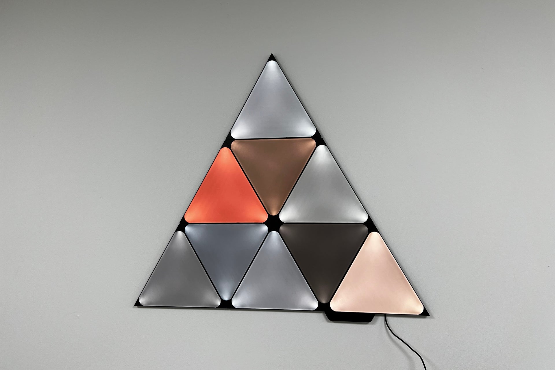 1685200332 Examen des triangles ultra noirs en edition limitee de Nanoleaf