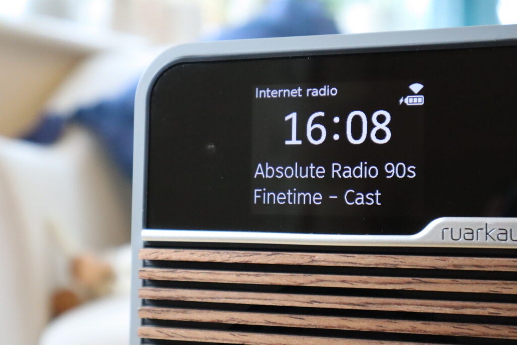 Avec une connexion Wi-Fi, le Ruark R1S peut syntoniser la radio Internet