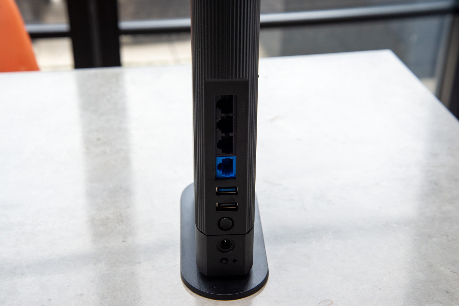 Ports du routeur extensible Asus RT-AX59U