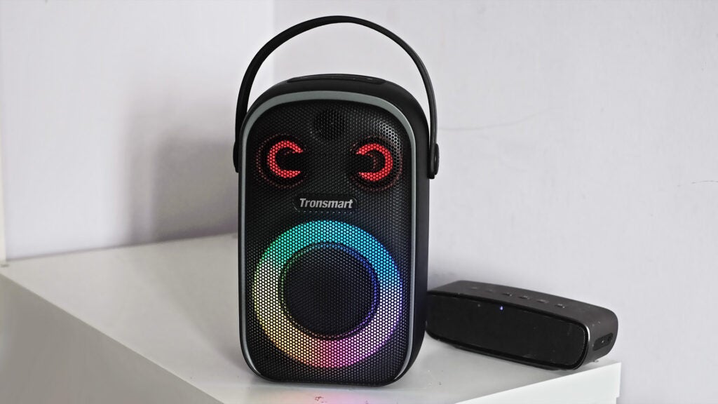 Tronsmart Halo 100 sur un bureau