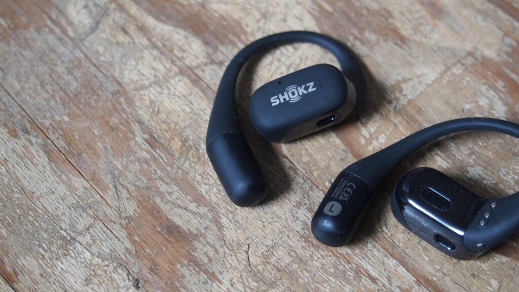 Shokz OpenFit côte à côte