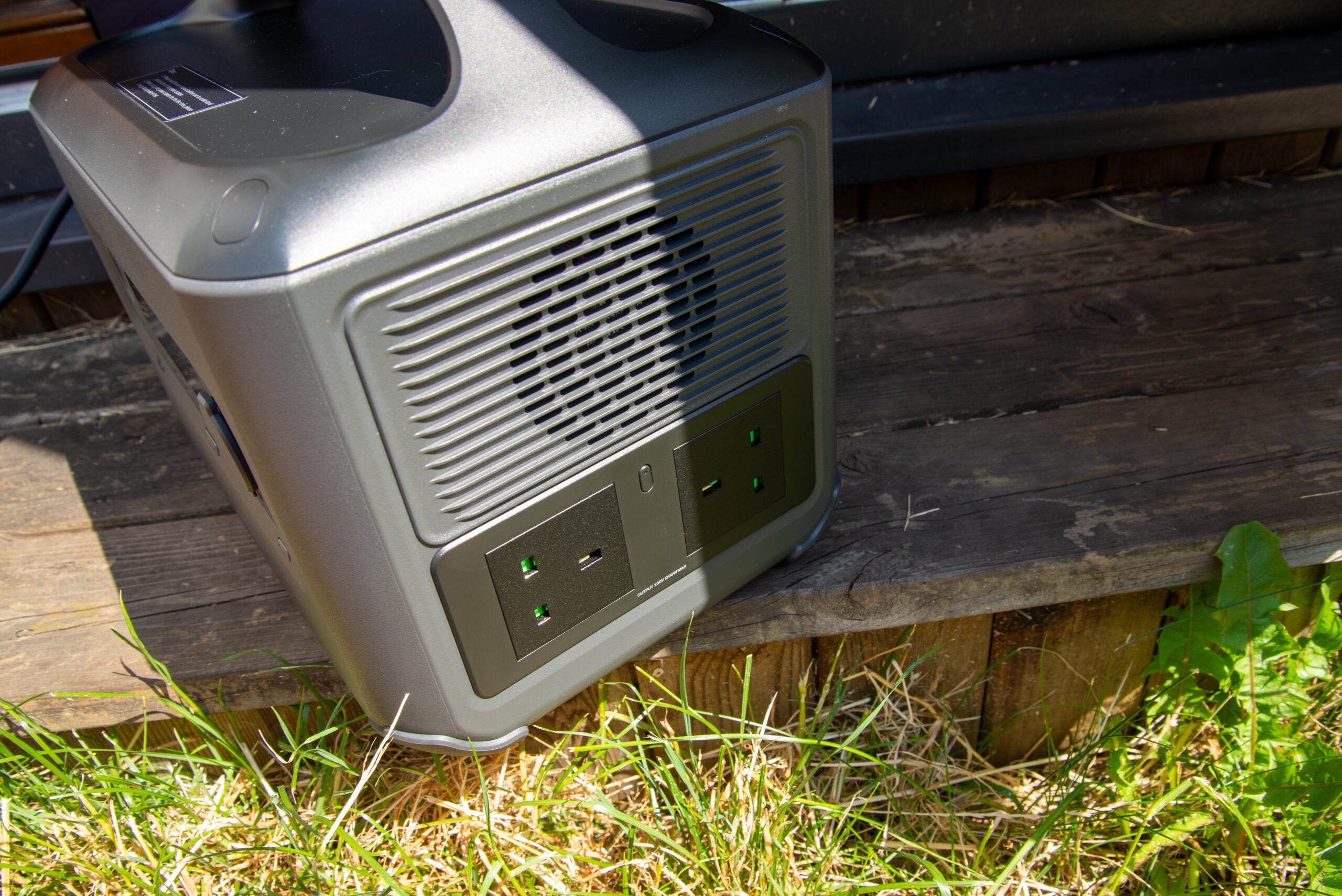 Ports AC UGreen PowerRoam GS1200