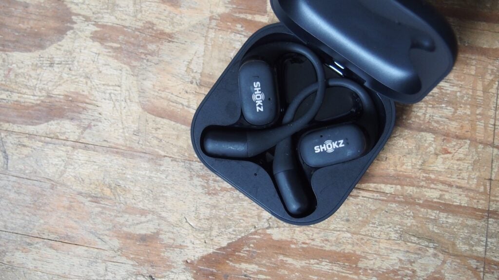 Étui ouvert Shokz OpenFit