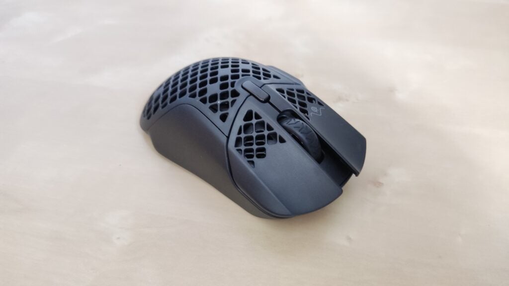 L'avant du SteelSeries Aerox 5 Wireless
