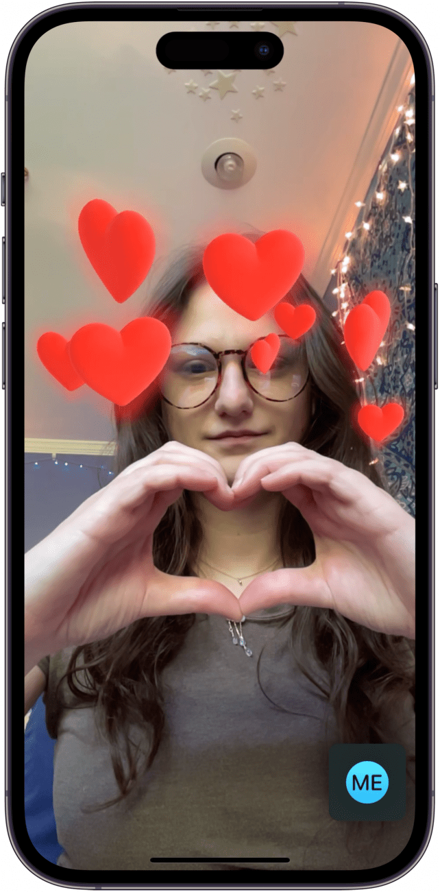 Coeurs - Affichez clairement vos mains en forme de coeur sur l'écran.