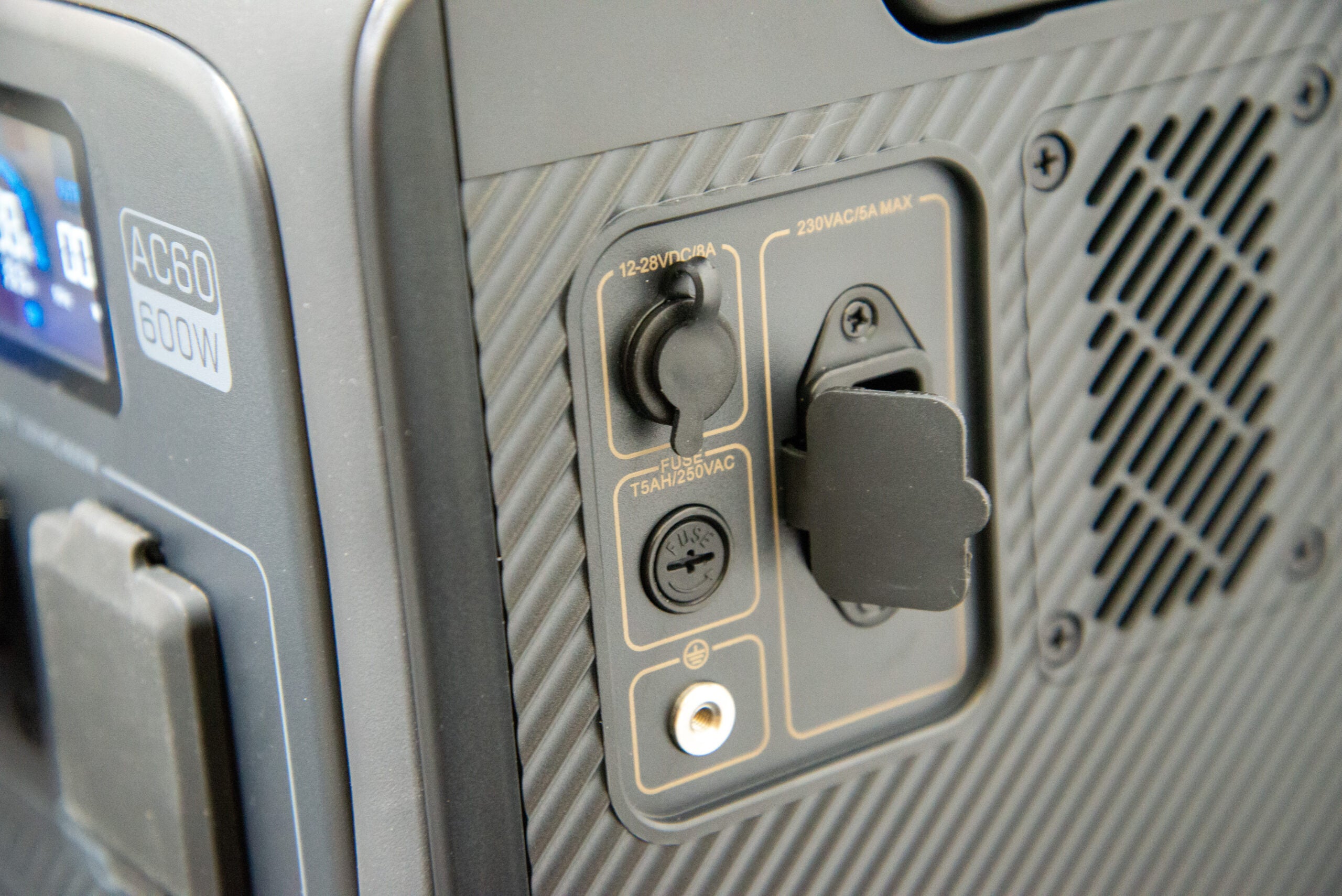 Entrées Bluetti AC60