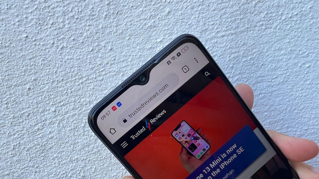 Gros plan sur la caméra selfie Oppo A78 5G